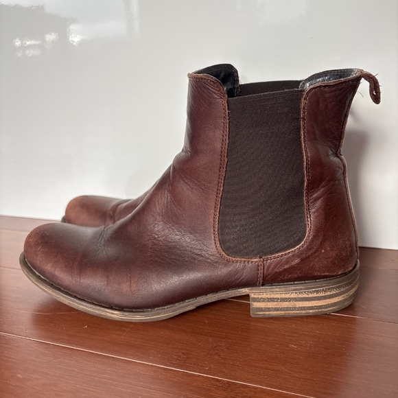 Brown leather Chelsea boot - Picture 3 of 4